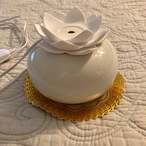 White Lotus Mini Oil Diffuser USB